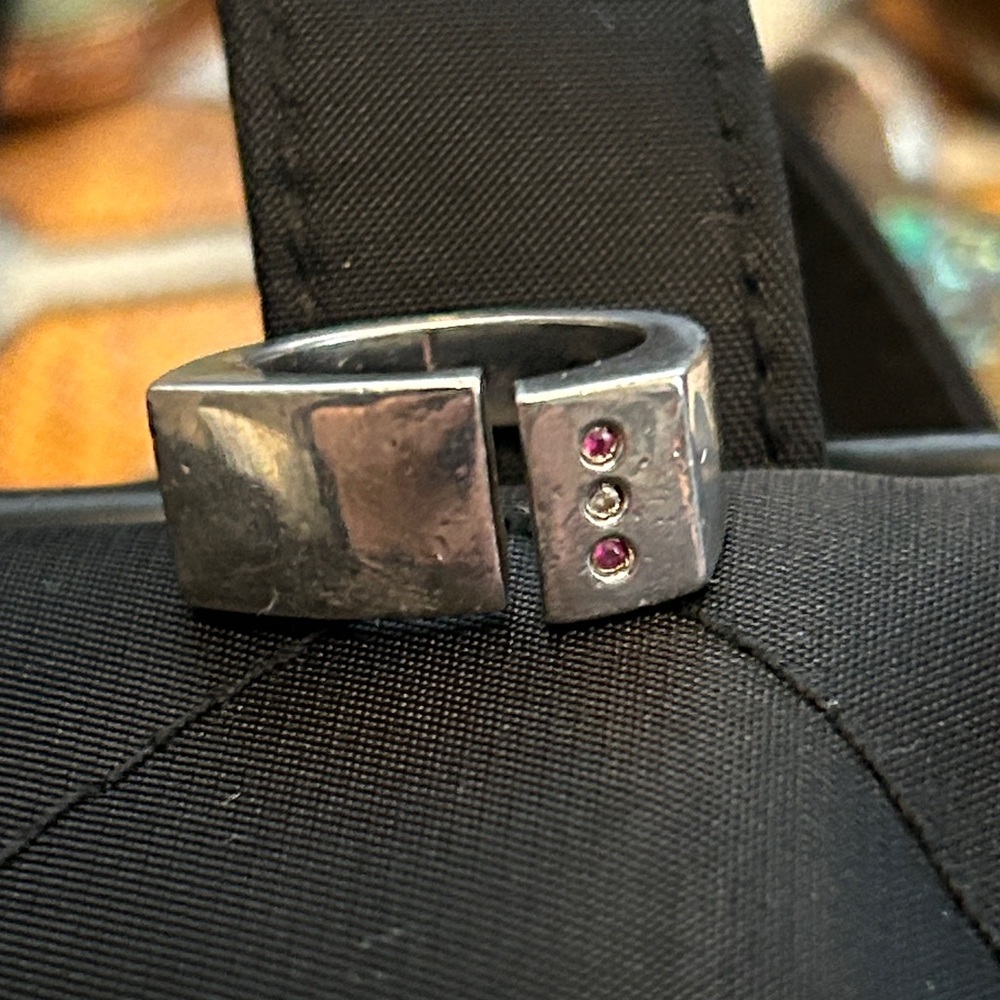 925 Size 7 Ring with stone accents